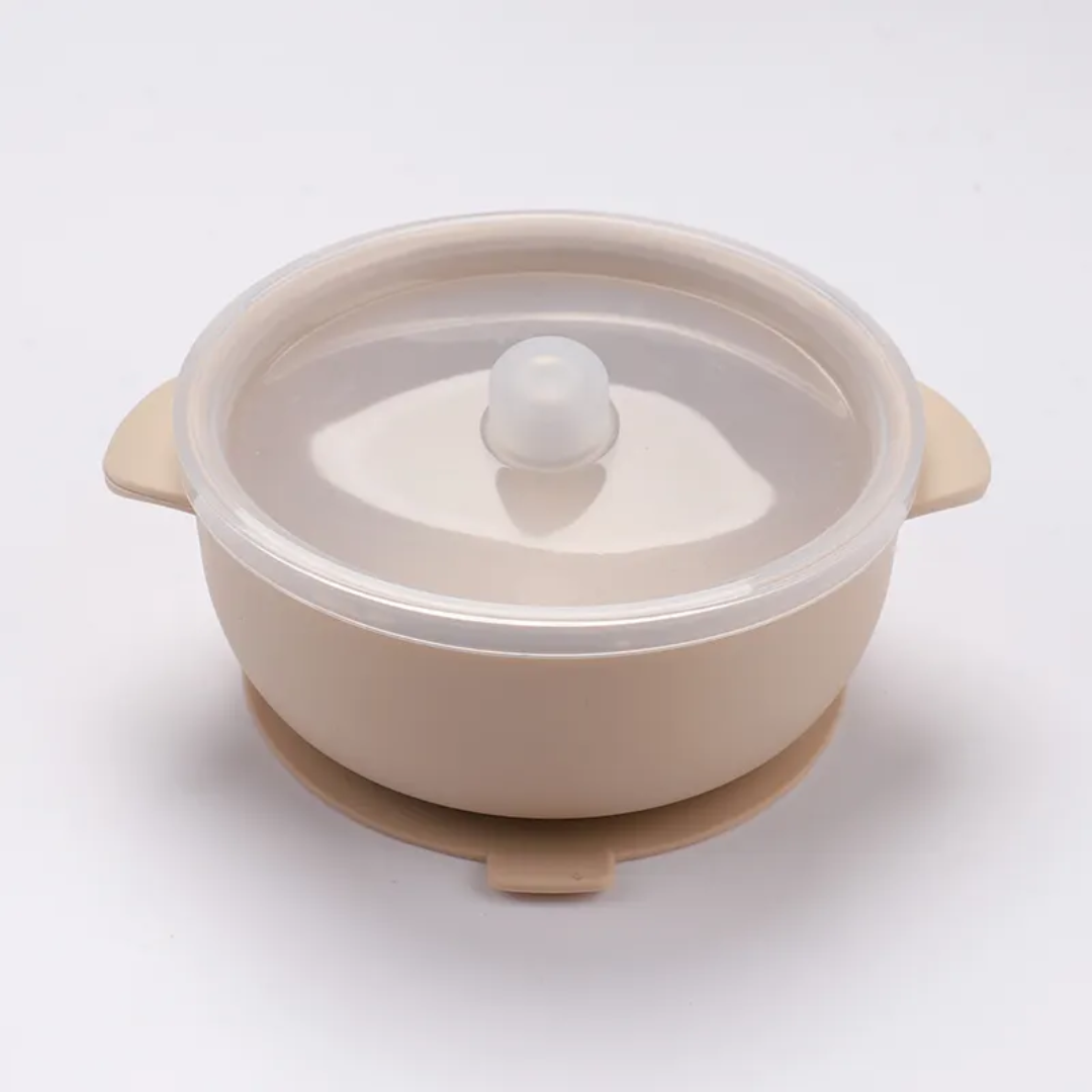 Suction bowl with lid and cutlery